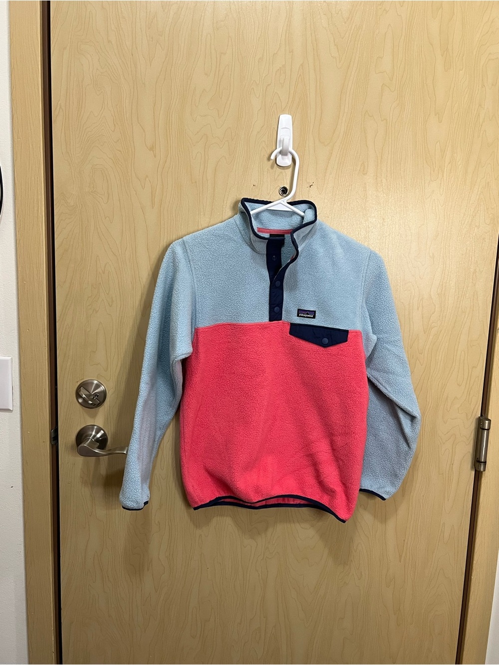Girls Patagonia lightweight synchilla snap-t pullover